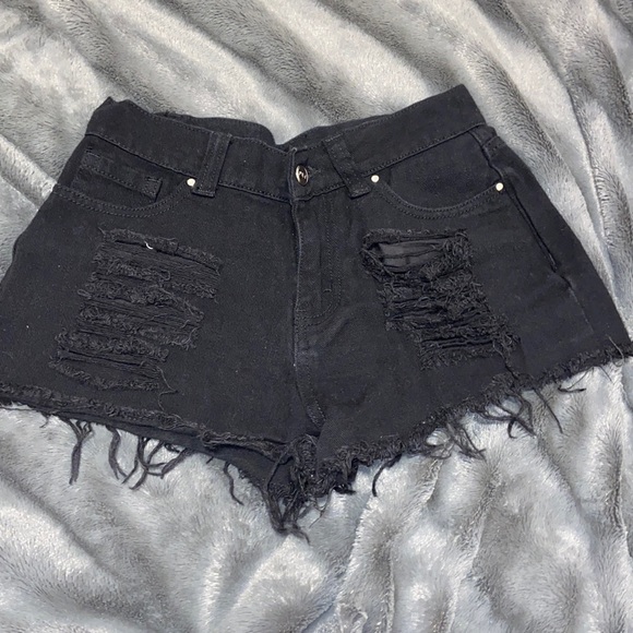 NEW PrettyLittleThing Black Ripped Denim Hotpants - Picture 2 of 2